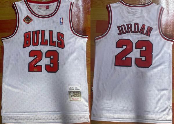 Men Chicago Bulls #23 Michael Jordan White 1997-98 Stitched Jersey
